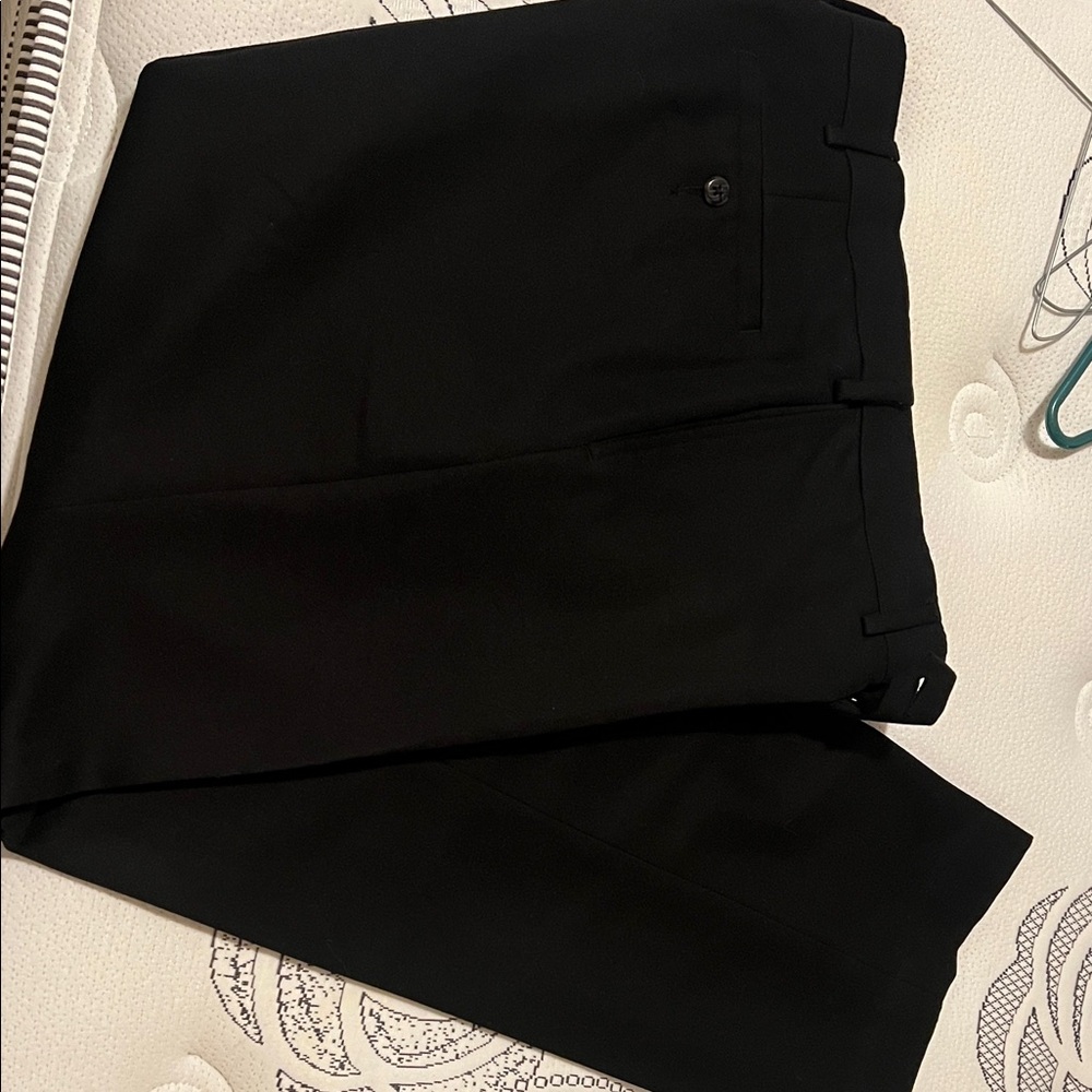 Men’s Black Dress Pants – George (Walmart) 🖤
Size 32x32 • Like New / Never Worn